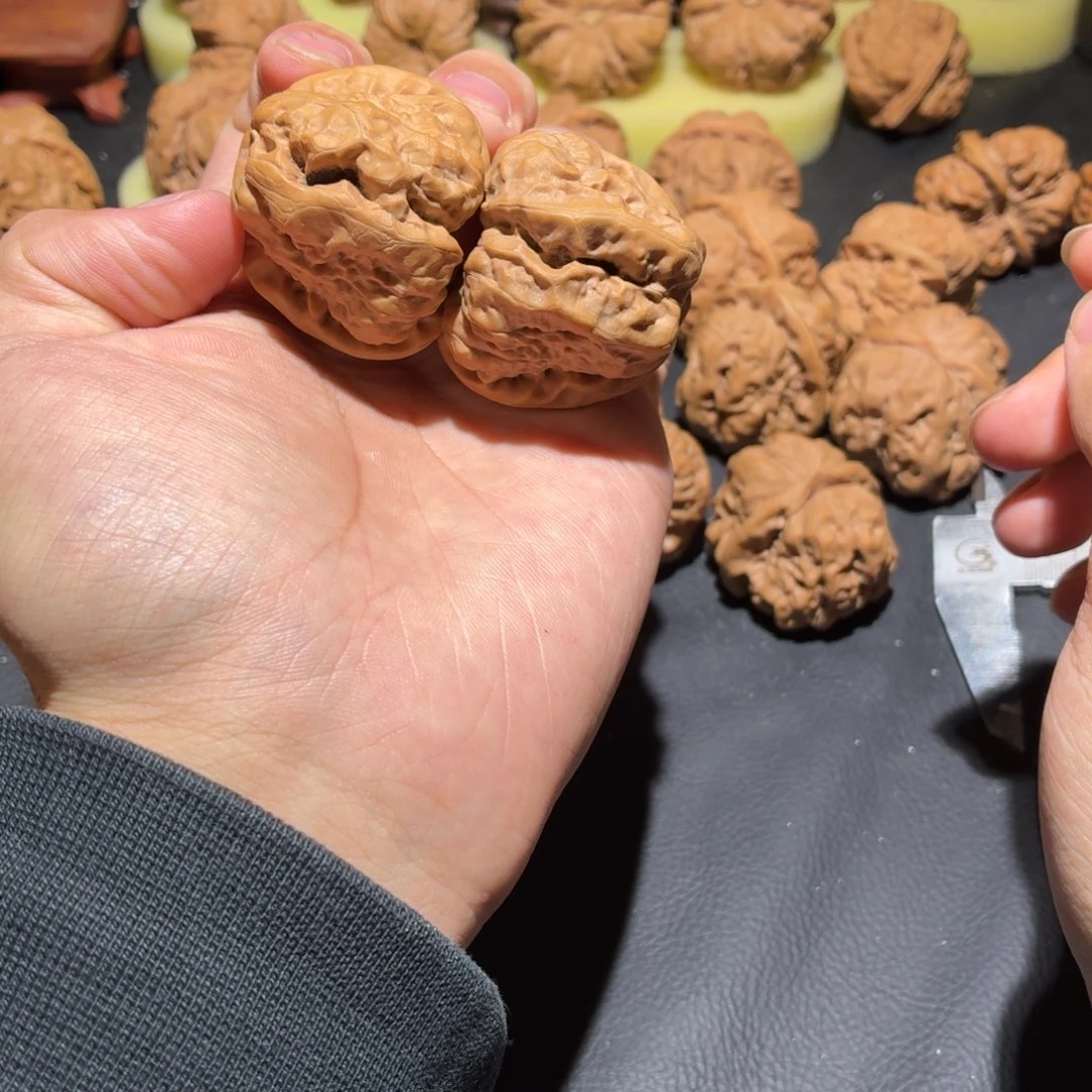 文玩核桃吊坠山地娃