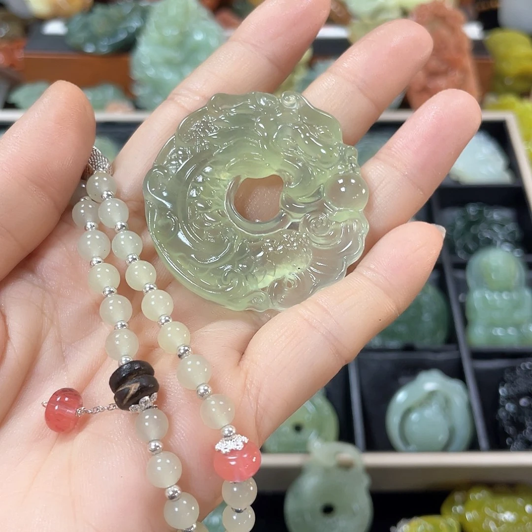 蛇纹石玉颈饰未镶嵌