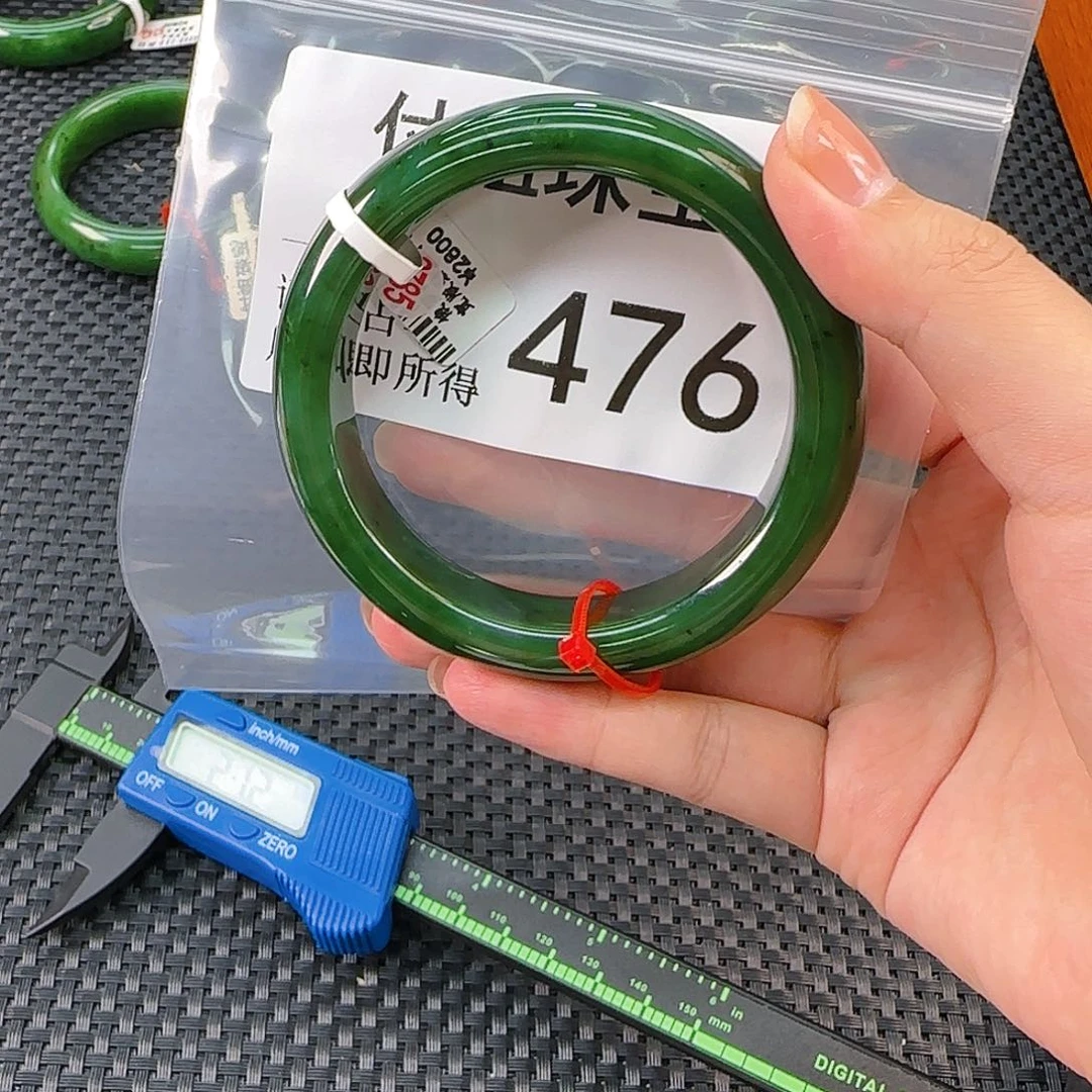 颈饰未镶嵌和田玉（碧玉）手镯61 476