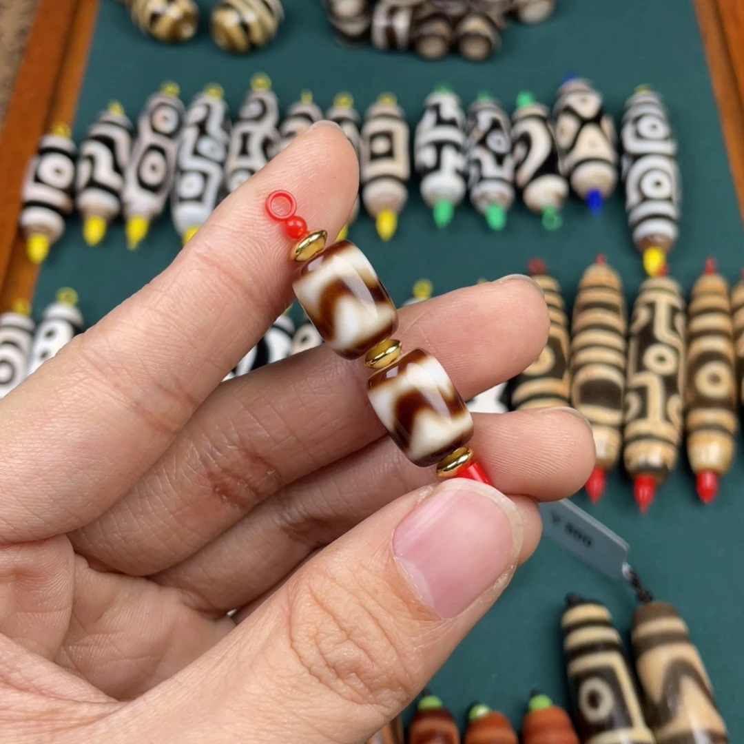 玛瑙/玉髓裸珠虎牙