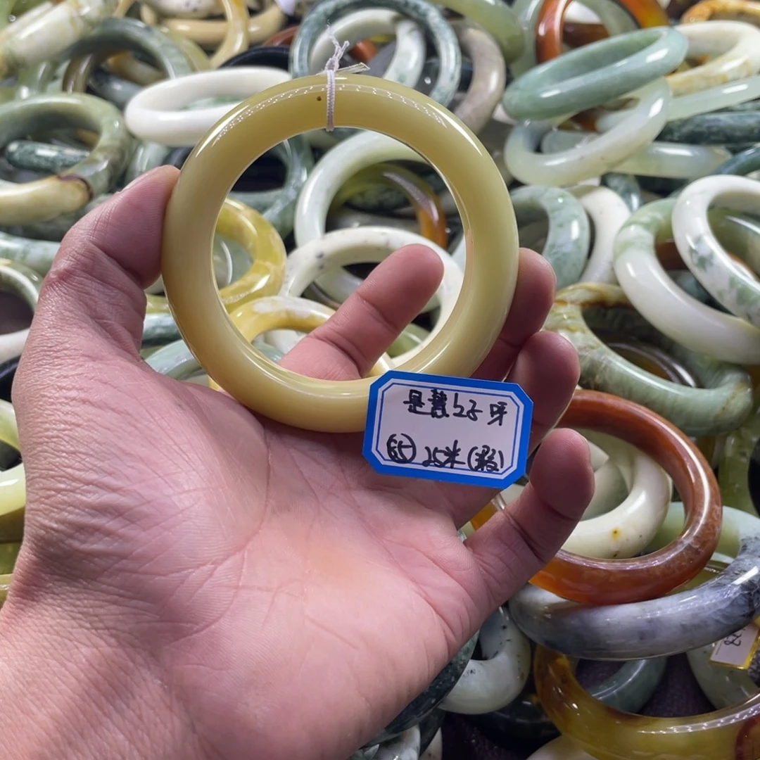 是***呀蛇纹石玉未镶嵌手镯