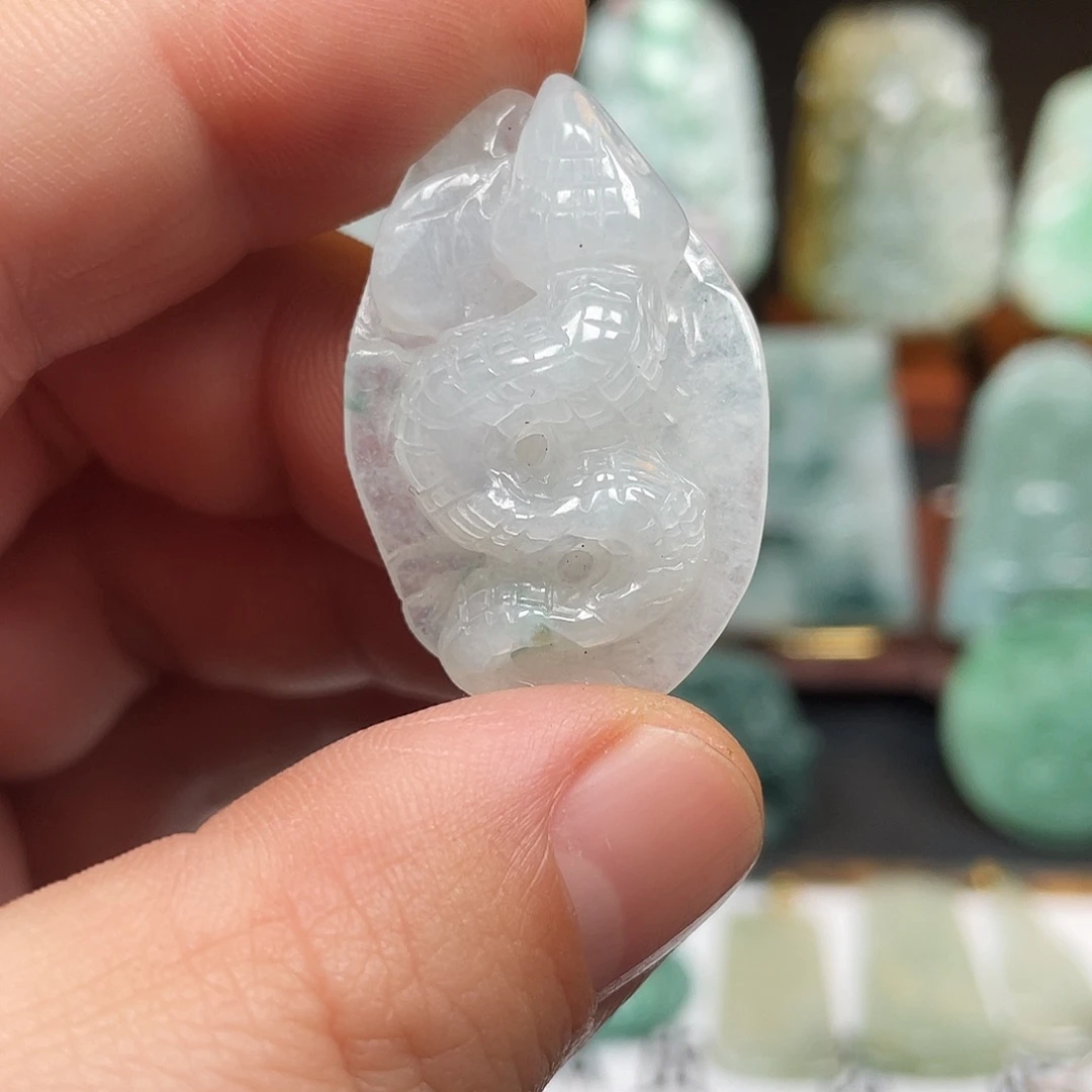 翡翠未镶嵌颈饰腰缠万贯