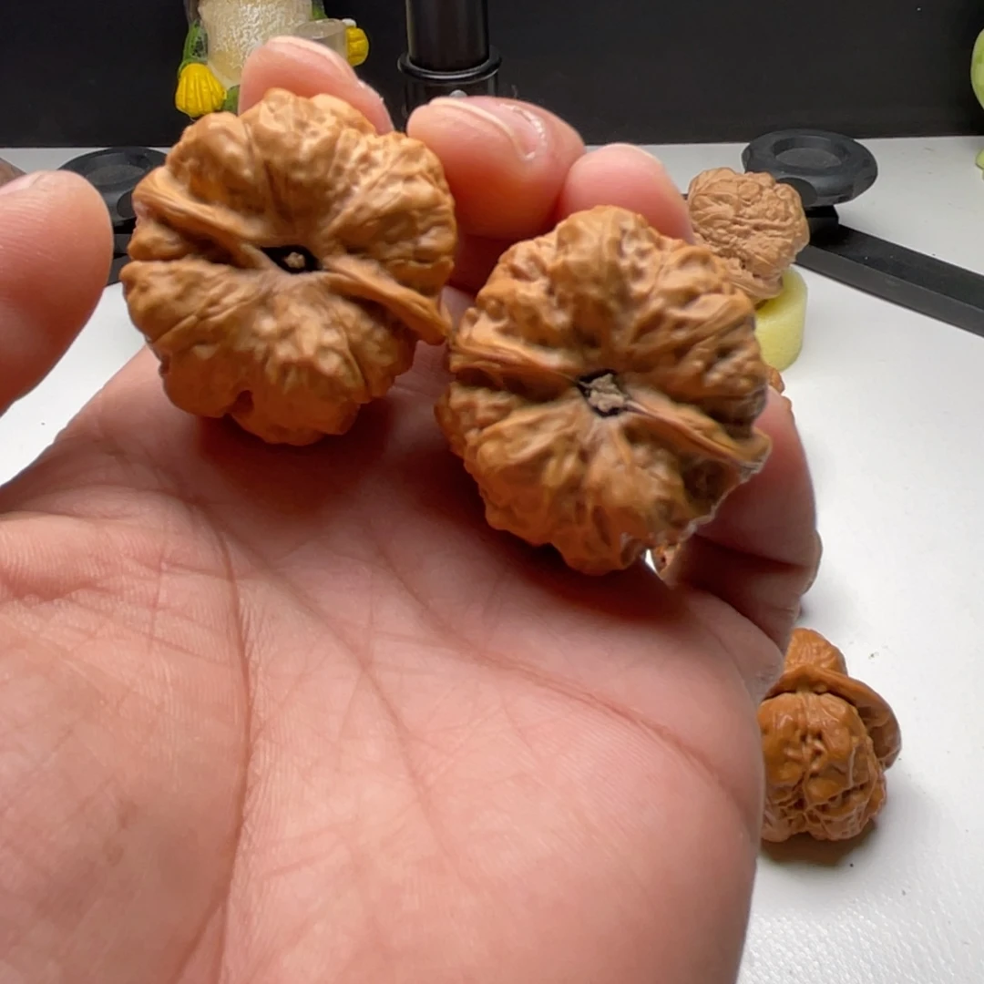 双***余核桃蛤蟆头38一对