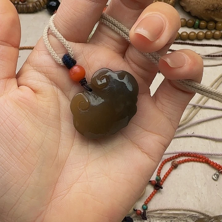 简***单颈饰未镶嵌和田玉（糖玉）
