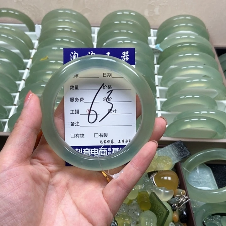 蛇纹石玉未镶嵌手镯兰*胖