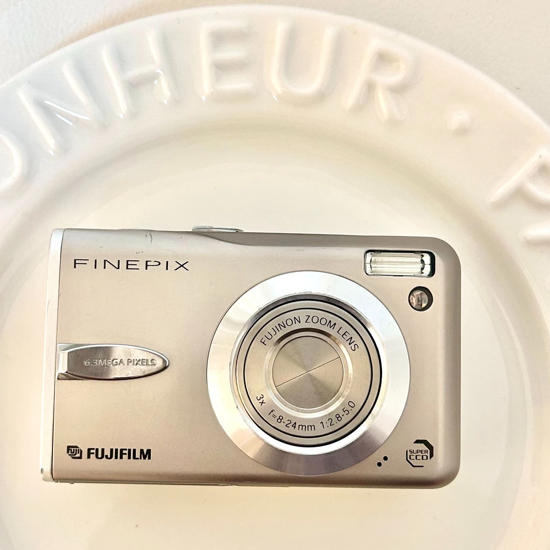 95新 Fujifilm/富士 F30 香槟色 630w像素3倍变焦 复古ccd 带xd卡