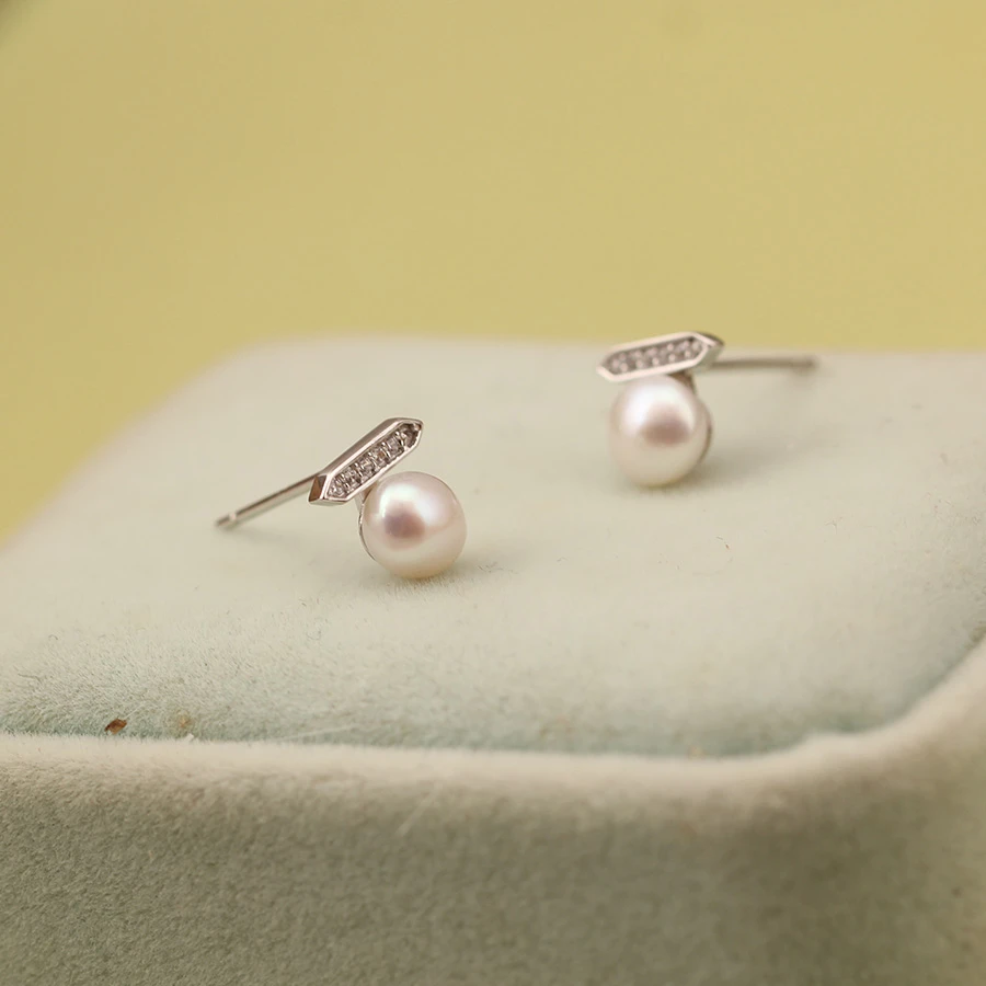 S925银耳钉女轻奢天然淡水珍珠小众设计高级感耳环耳饰简约百搭