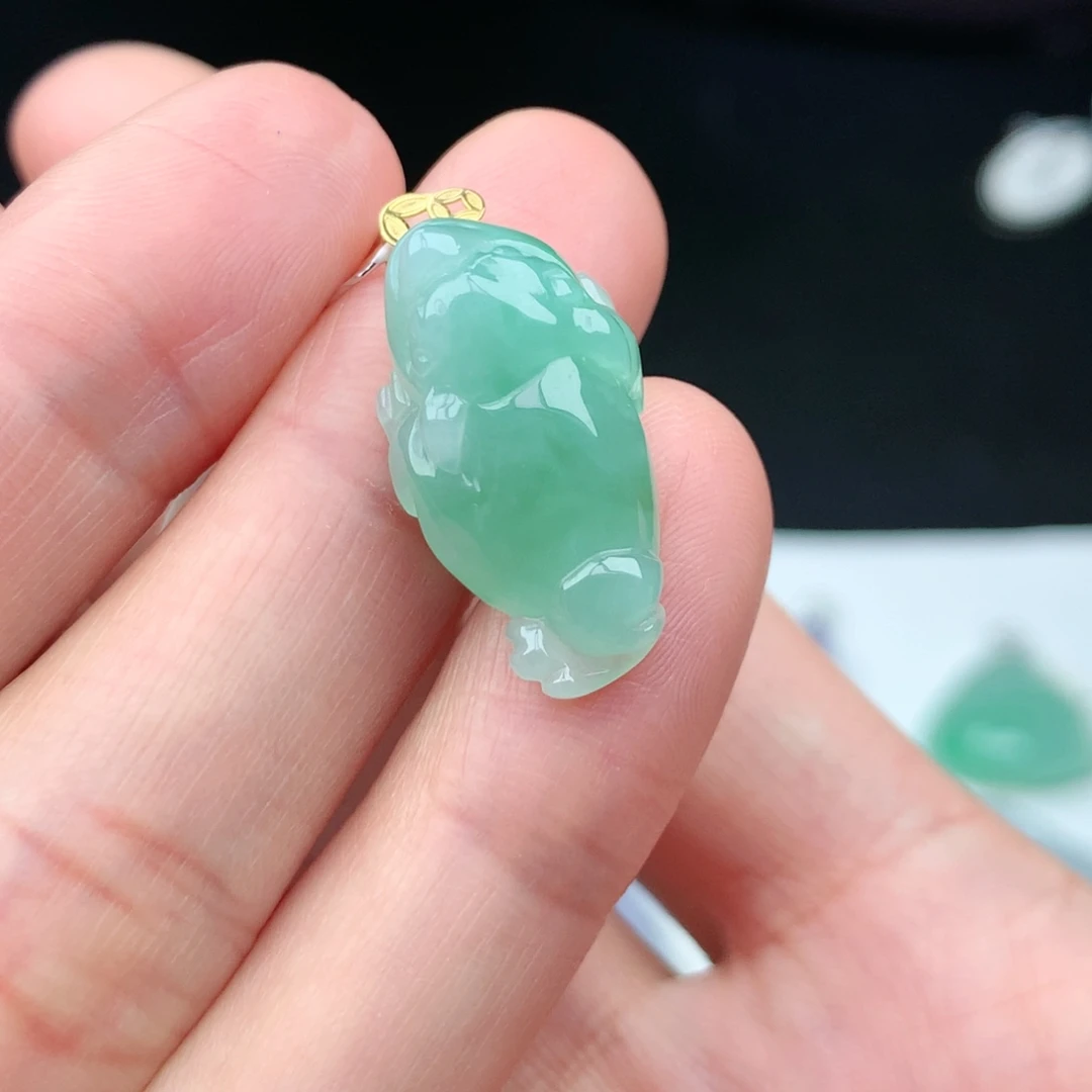 翡翠18K金镶嵌颈饰