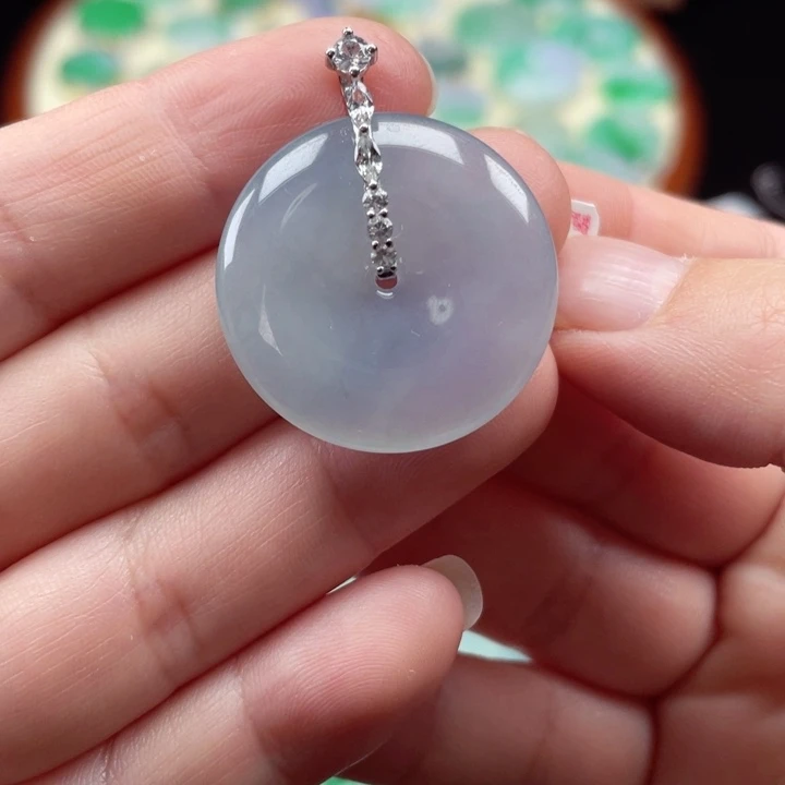 颈饰18K金镶嵌翡翠平安扣