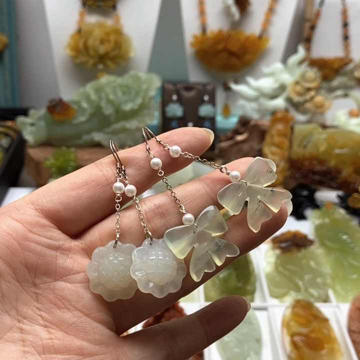 蛇纹石玉未镶嵌耳饰