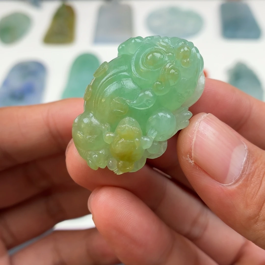 定制翡翠未镶嵌金蟾纳福