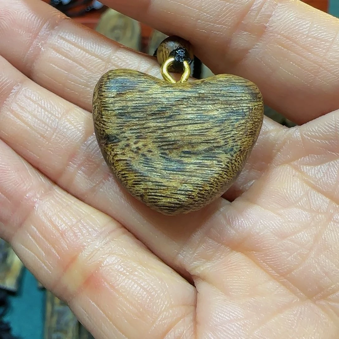 沉香沉香碎屑雅****?海南白奇乌身老料瘤疤