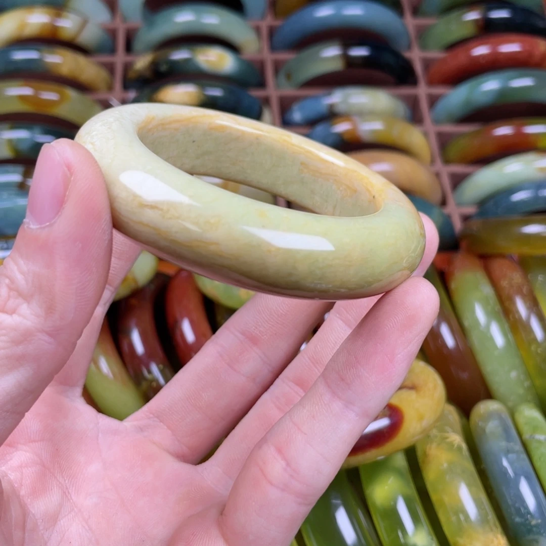 蛇纹石玉未镶嵌手镯