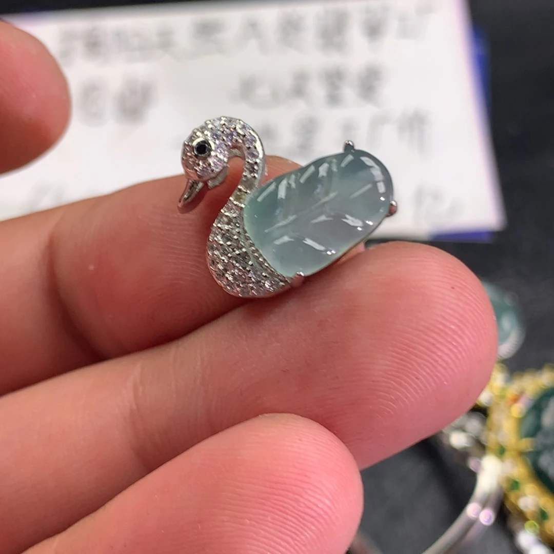 翡翠未镶嵌颈饰天鹅之梦