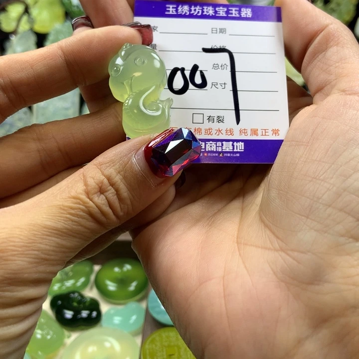 【闪购商品】蛇纹石玉颈饰未镶嵌