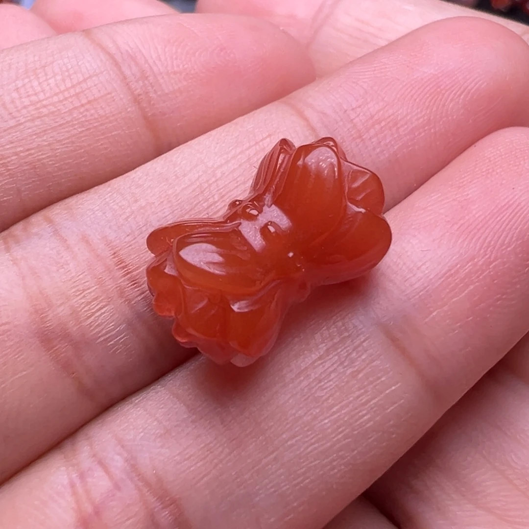 南红玛瑙未镶嵌珠宝奇石并蒂莲