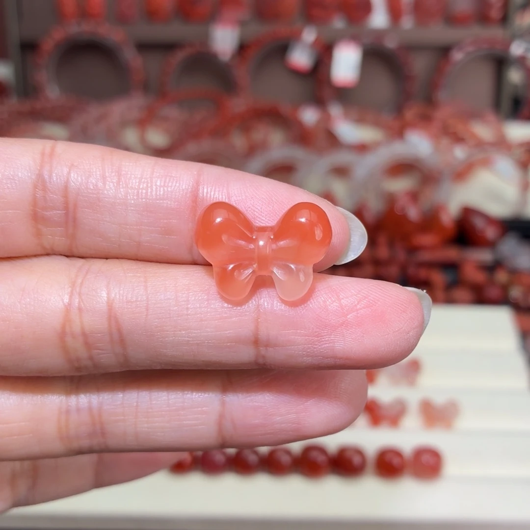 纳****南红玛瑙未镶嵌颈饰蝴蝶结