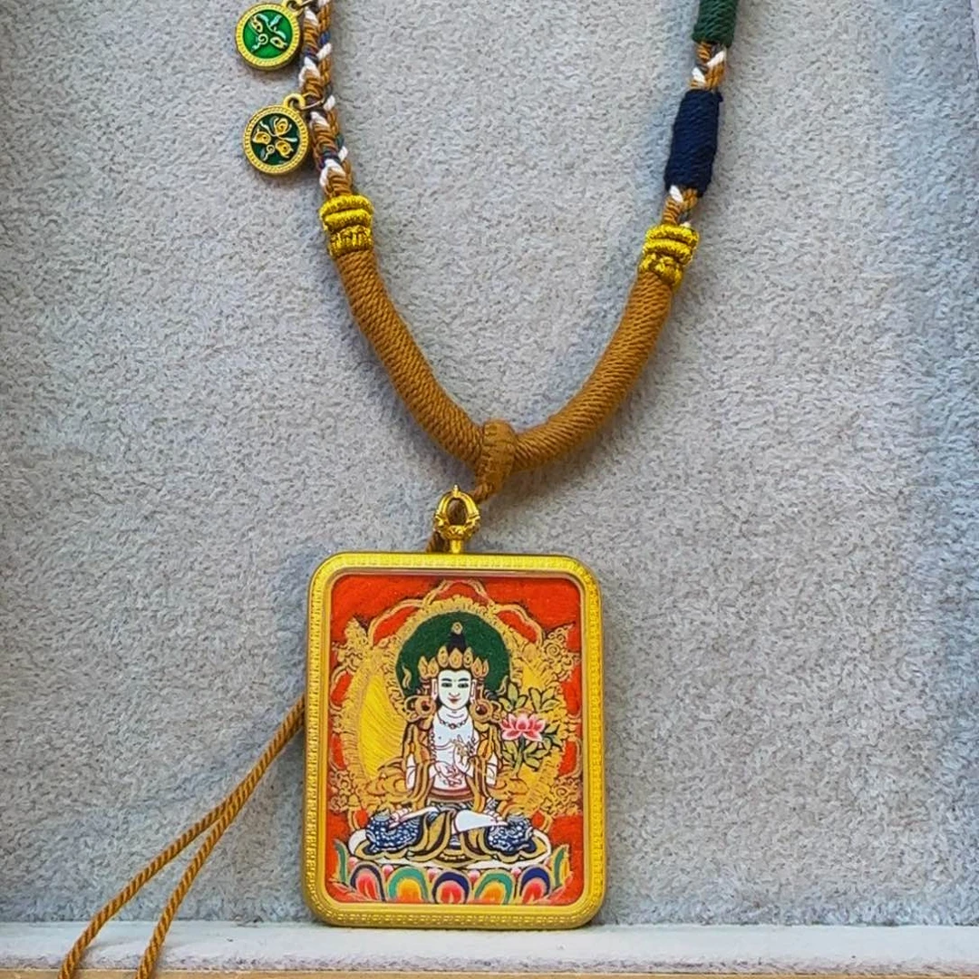 吊坠曾****過大势至菩萨。