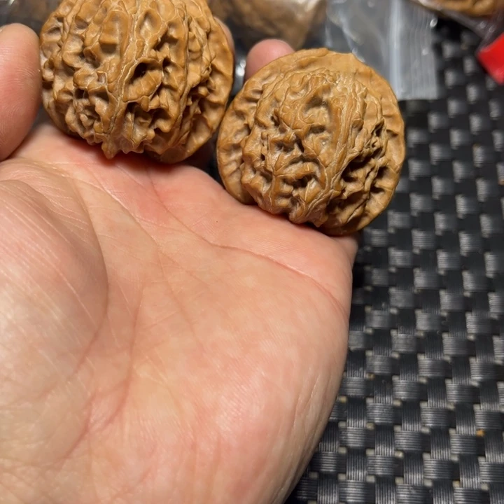 文玩核桃吊坠苹果园