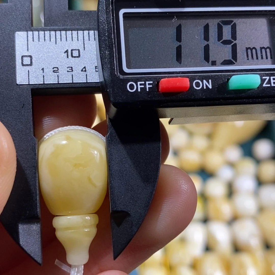 蜜蜡裸石未镶嵌配饰