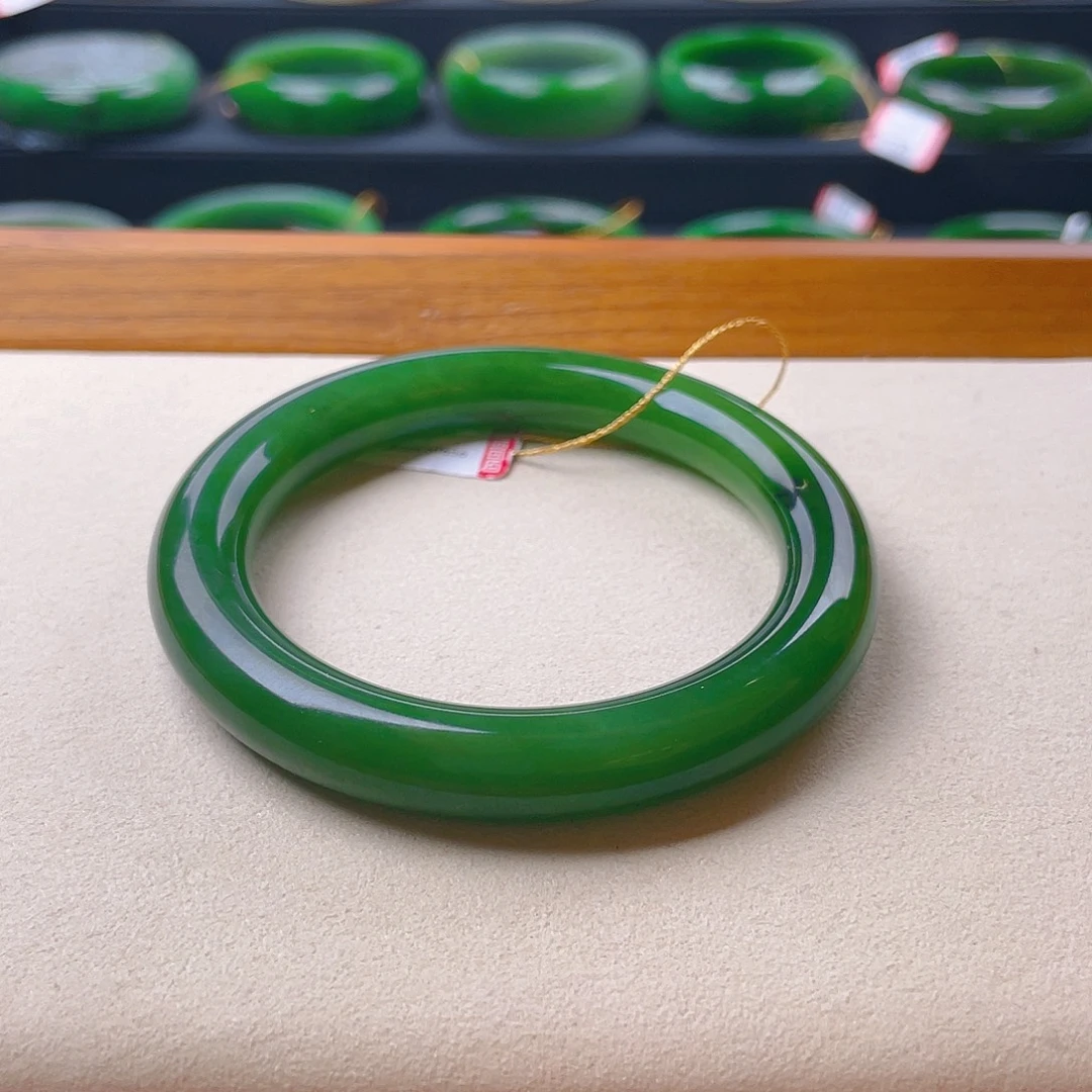 C***o和田玉未镶嵌手镯