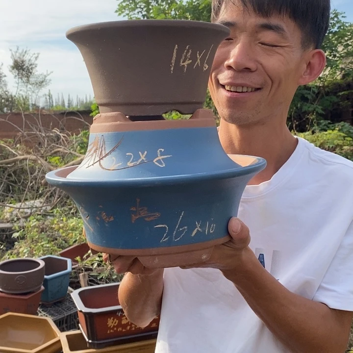 紫砂花盆紫砂艺术学院的学生