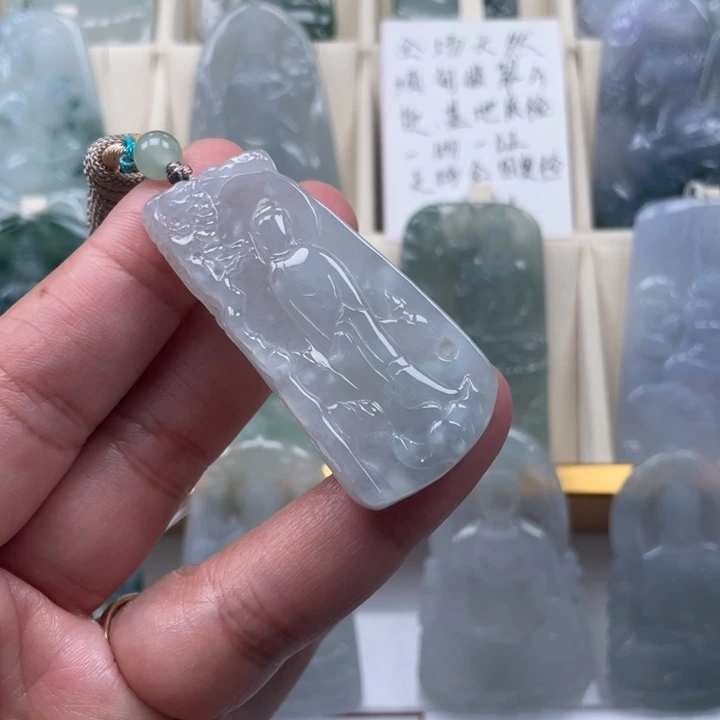 翡翠未镶嵌颈饰玉