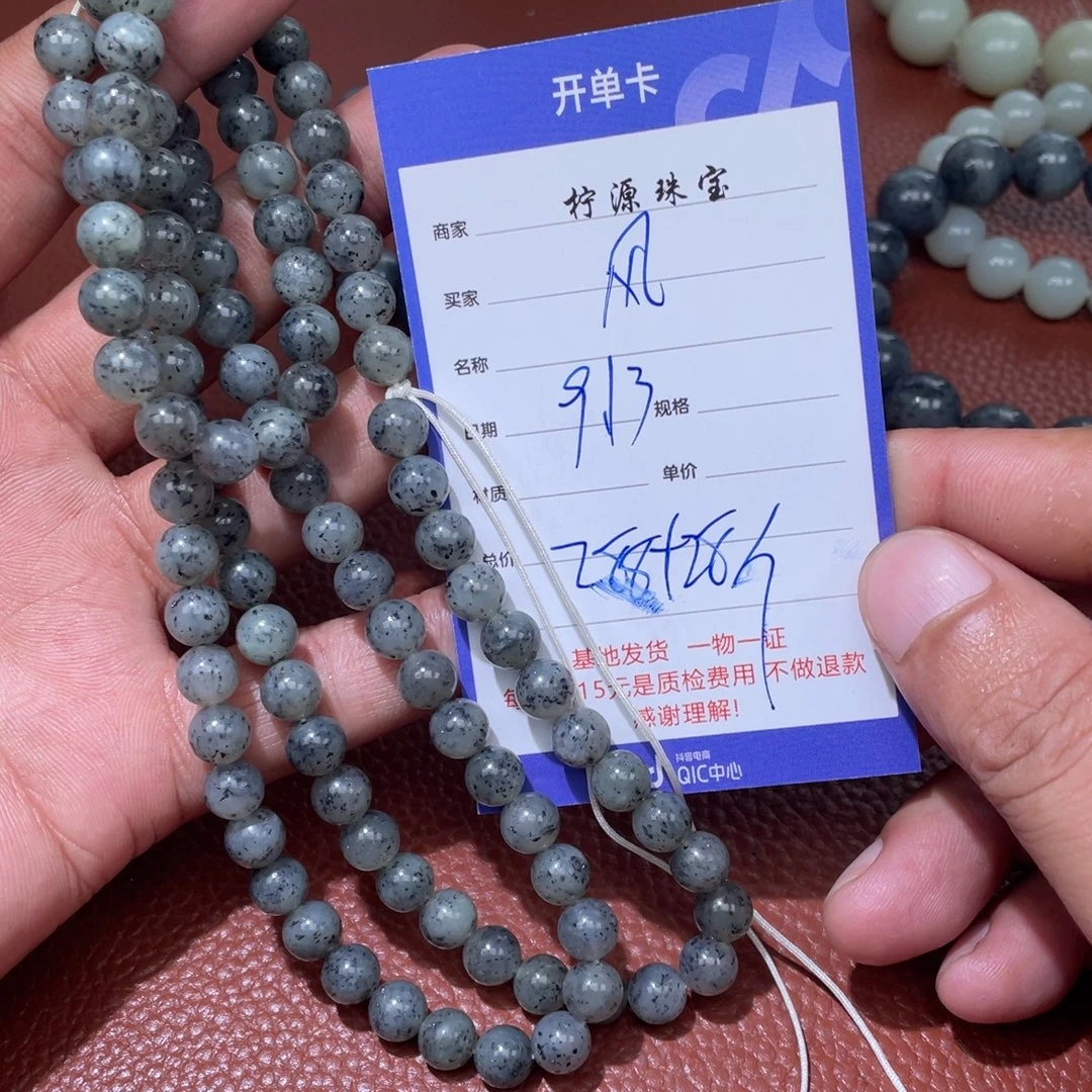风***飘未镶嵌和田玉挂件