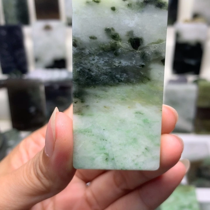 独山玉未镶嵌颈饰