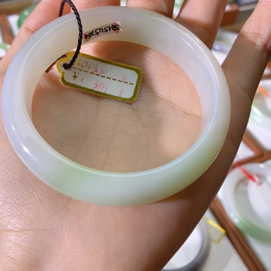 【闪购商品】未镶嵌手镯和田玉