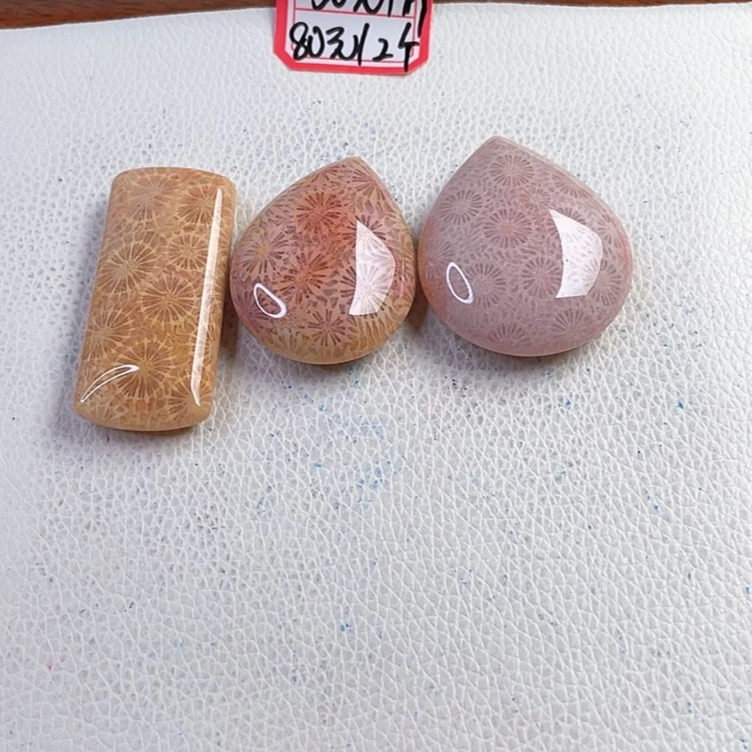 【闪购商品】硅化玉吊坠(赠链)未镶嵌黄*