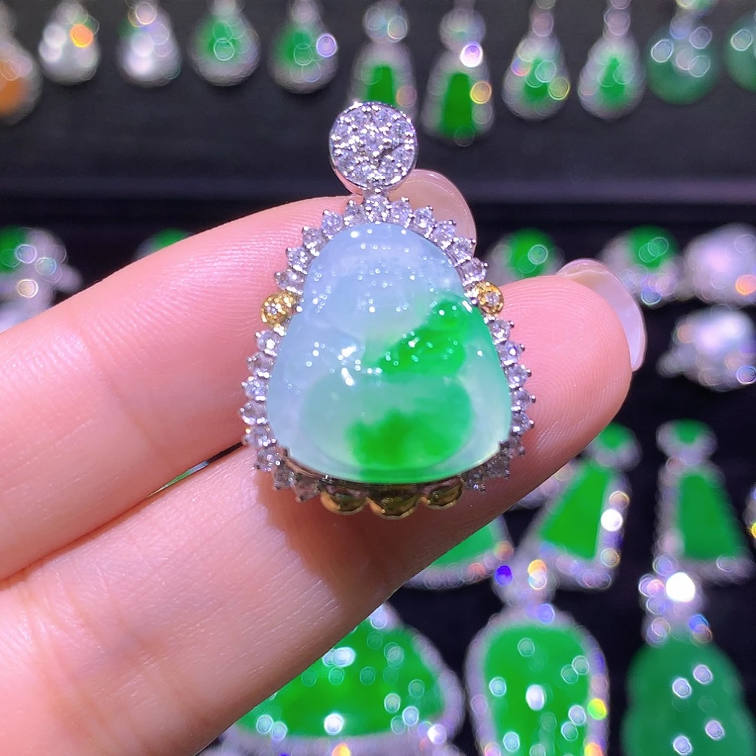 翡翠18K金镶嵌颈饰高冰肚里藏金财爷爷一刀切