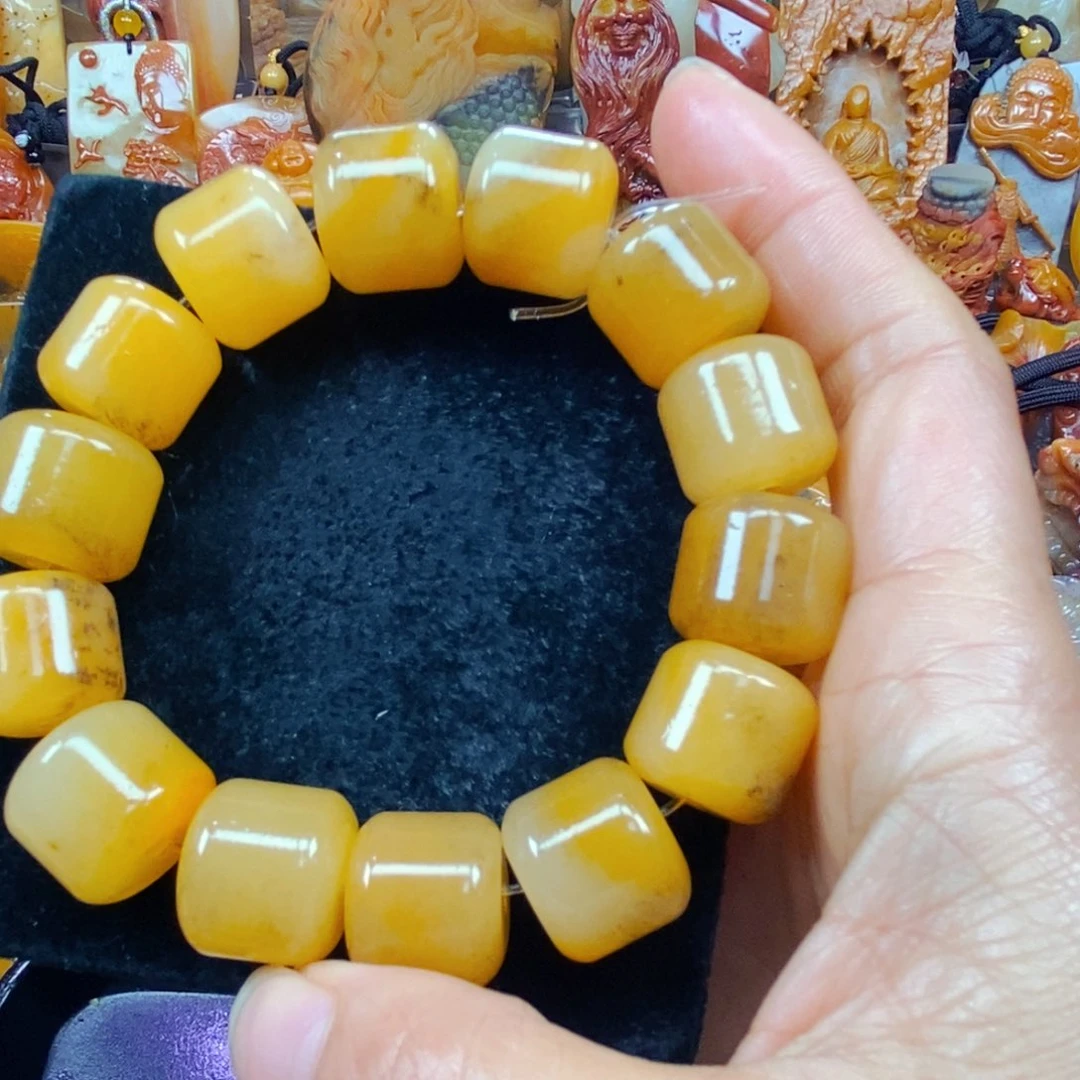 未镶嵌石英质玉（黄龙玉）颈饰