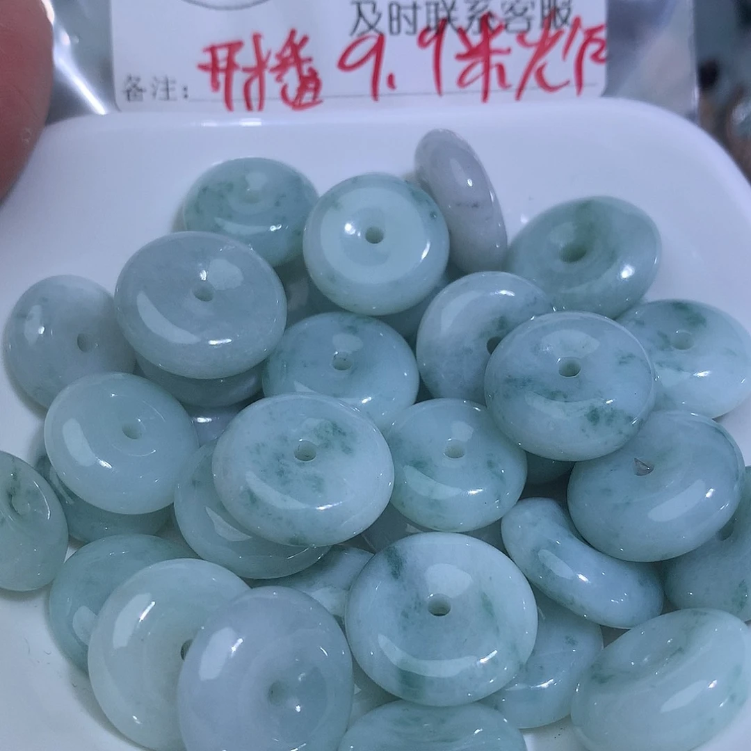 翡翠未镶嵌颈饰发1个