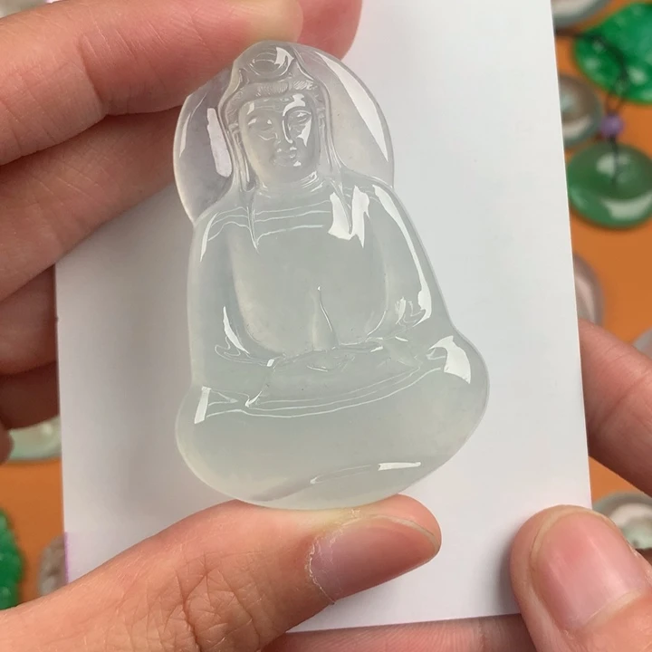 翡翠挂件未镶嵌…..