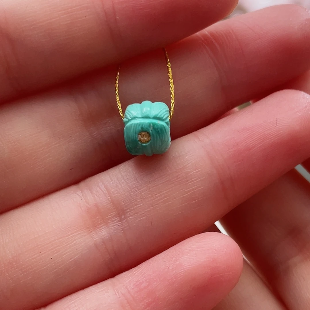 绿松石颈饰未镶嵌