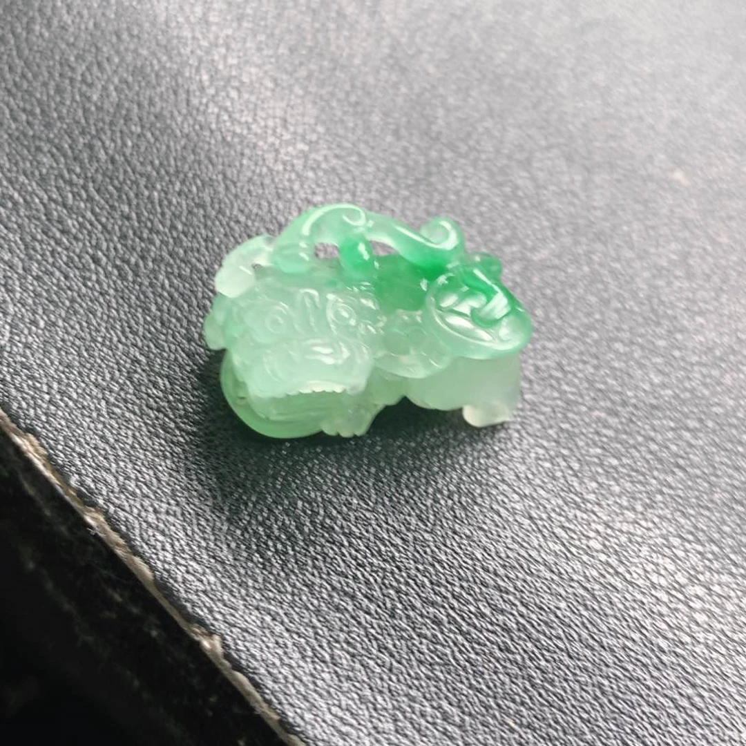 石英质玉吊坠未镶嵌