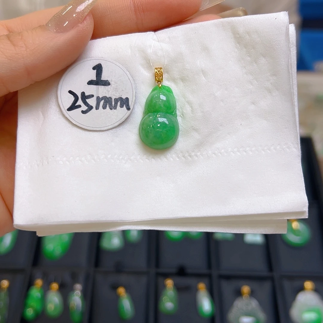 翡翠颈饰18K金镶嵌翡翠