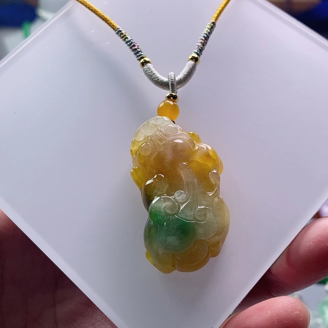 翡翠未镶嵌吊坠(赠链)