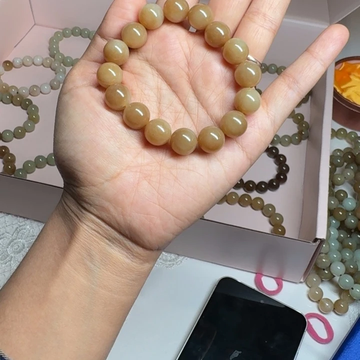 ****蕾和田玉（糖玉）未镶嵌手镯