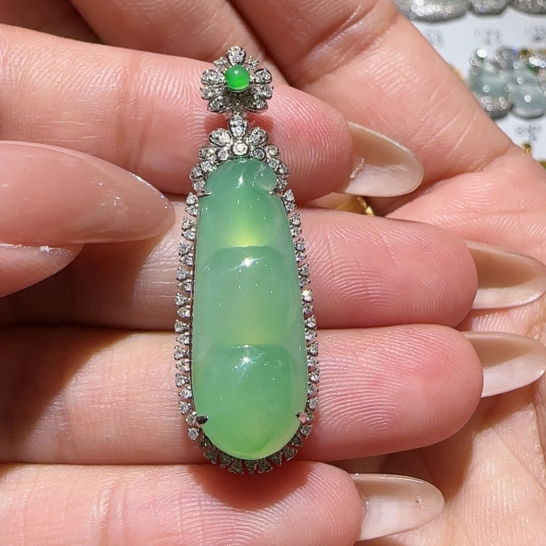 【闪购商品】颈饰18K金镶嵌翡翠天然