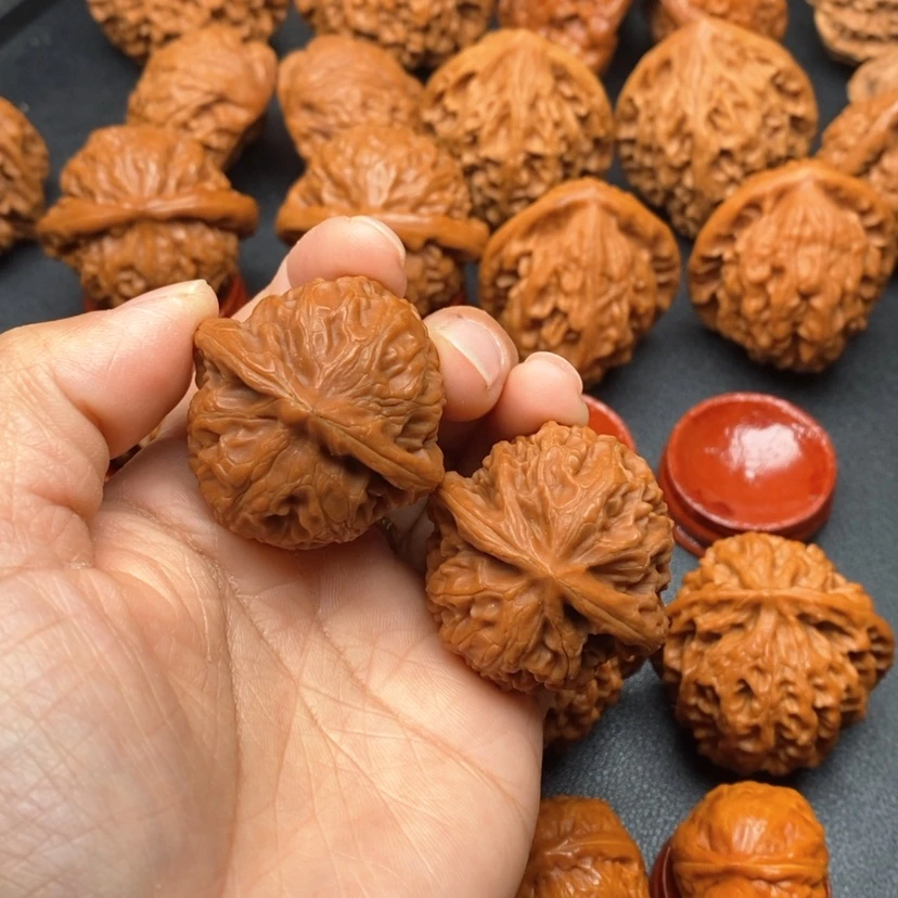 【闪购商品】文玩核桃把件37宫灯桃心