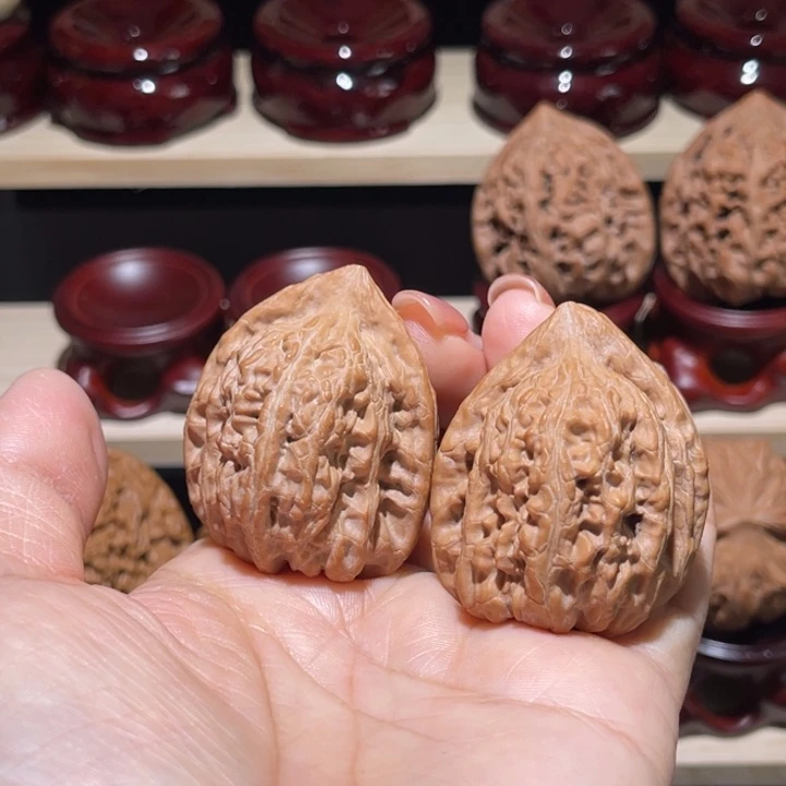 张***鱼文玩核桃把件35鸡心