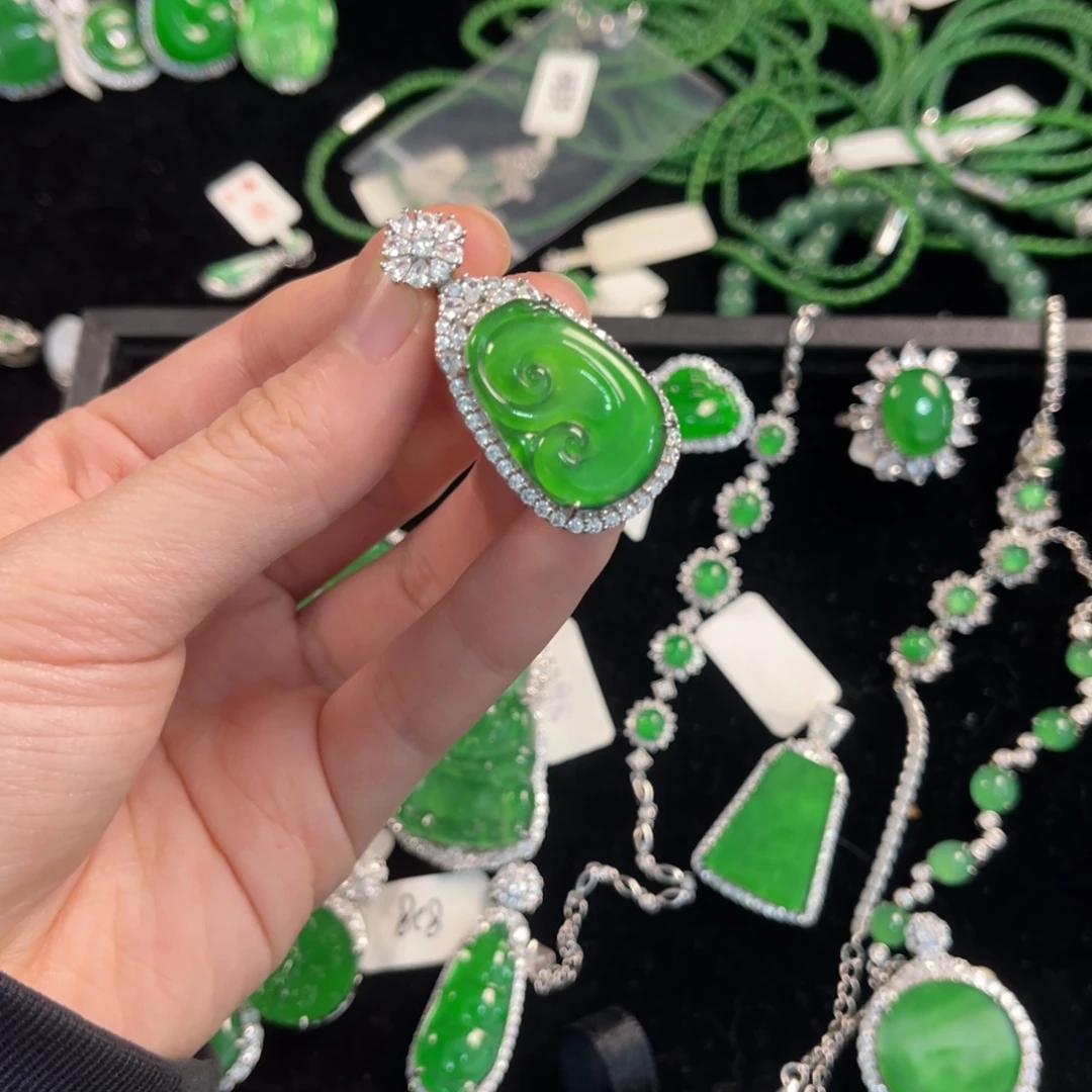 翡翠银S925镶嵌戒指如意吊坠