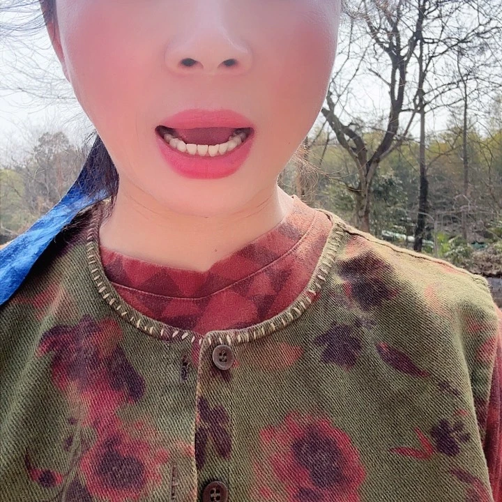 曲**红绿色圆领马甲绿色