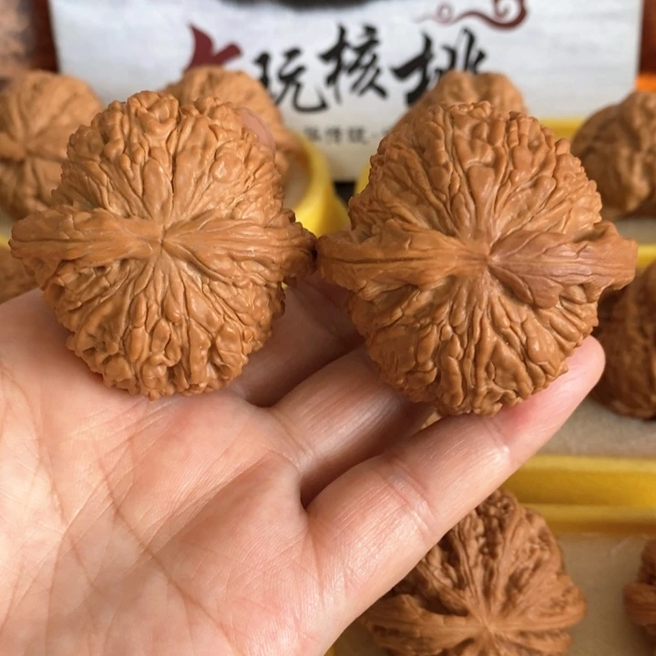 文玩核桃把件白狮子 45