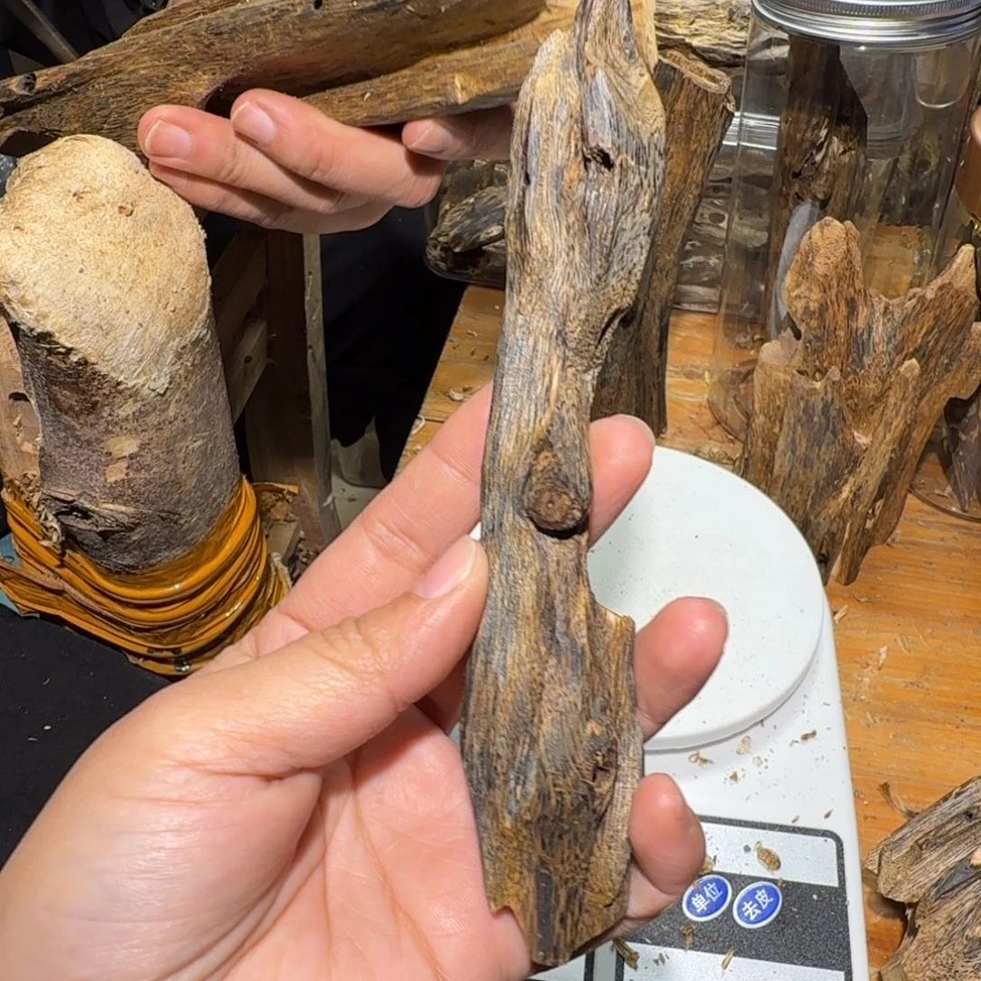 远***方棋楠沉香白奇块料32克