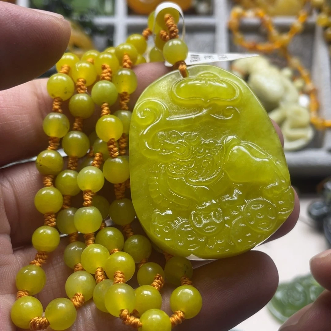 蛇纹石玉颈饰未镶嵌吊坠