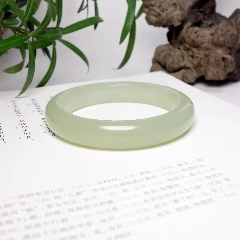 《暖晴悦心》和田玉浅晴水手镯