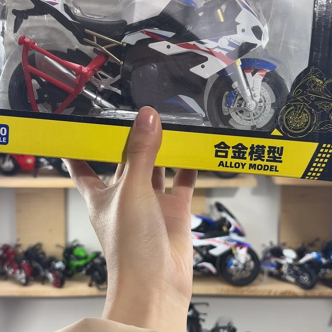 宝马型号1:10车型